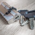 Bezpieczeństwo w mieszkaniu – jak ślusarz może Ci w tym pomóc?